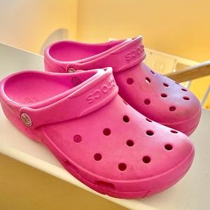 Kids pink crocs size 3